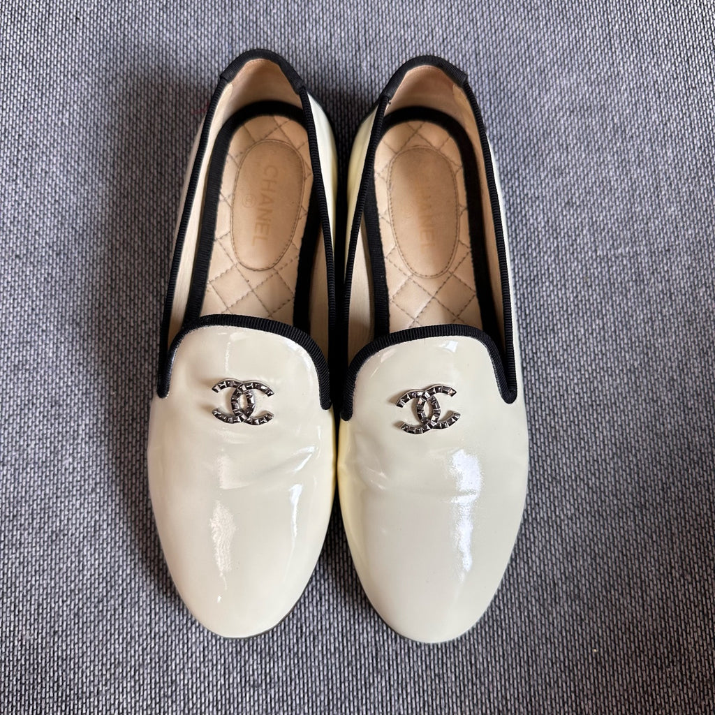 Chanel Flat shoes
