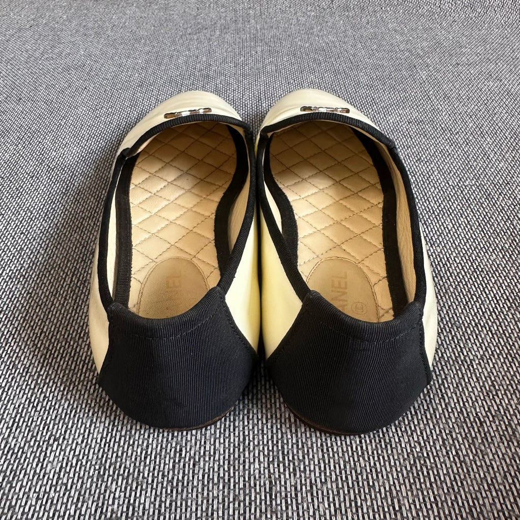 Chanel Flat shoes