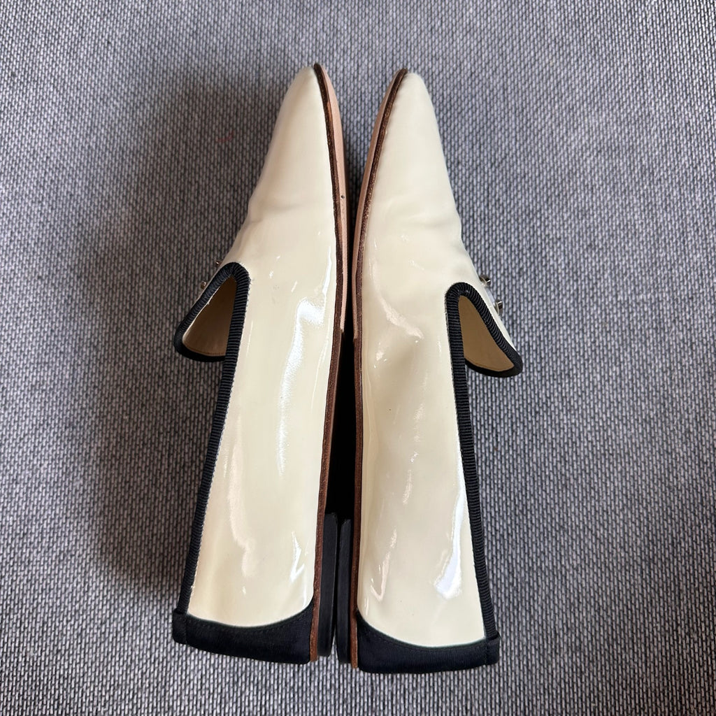 Chanel Flat shoes