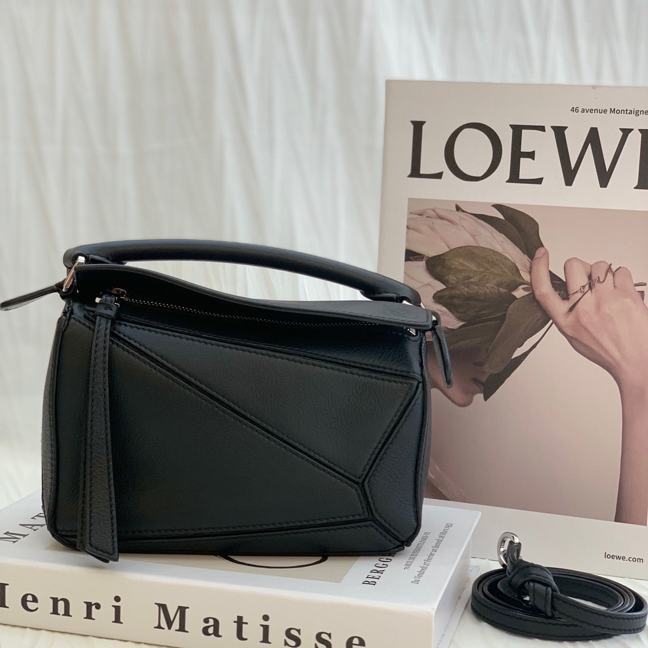 Loewe Handbag Black 180×125×80 mm (can accommodate an iPhone 13 Pro Max) 322.30.U95-1100