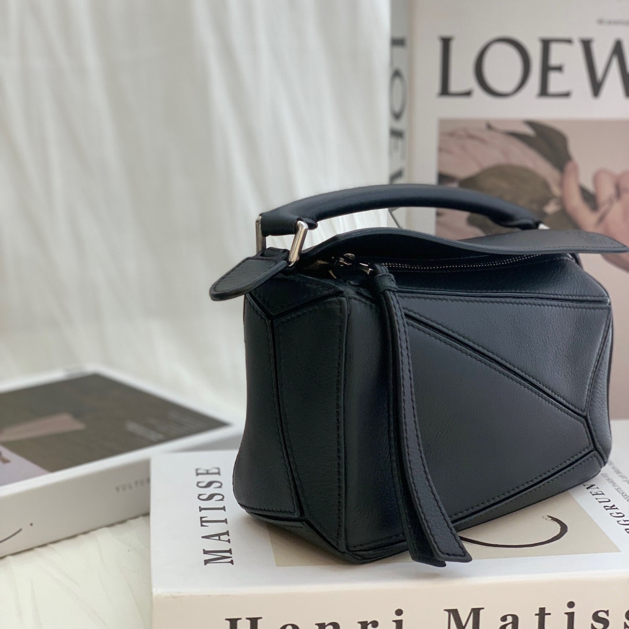 Loewe Handbag Black 180×125×80 mm (can accommodate an iPhone 13 Pro Max) 322.30.U95-1100
