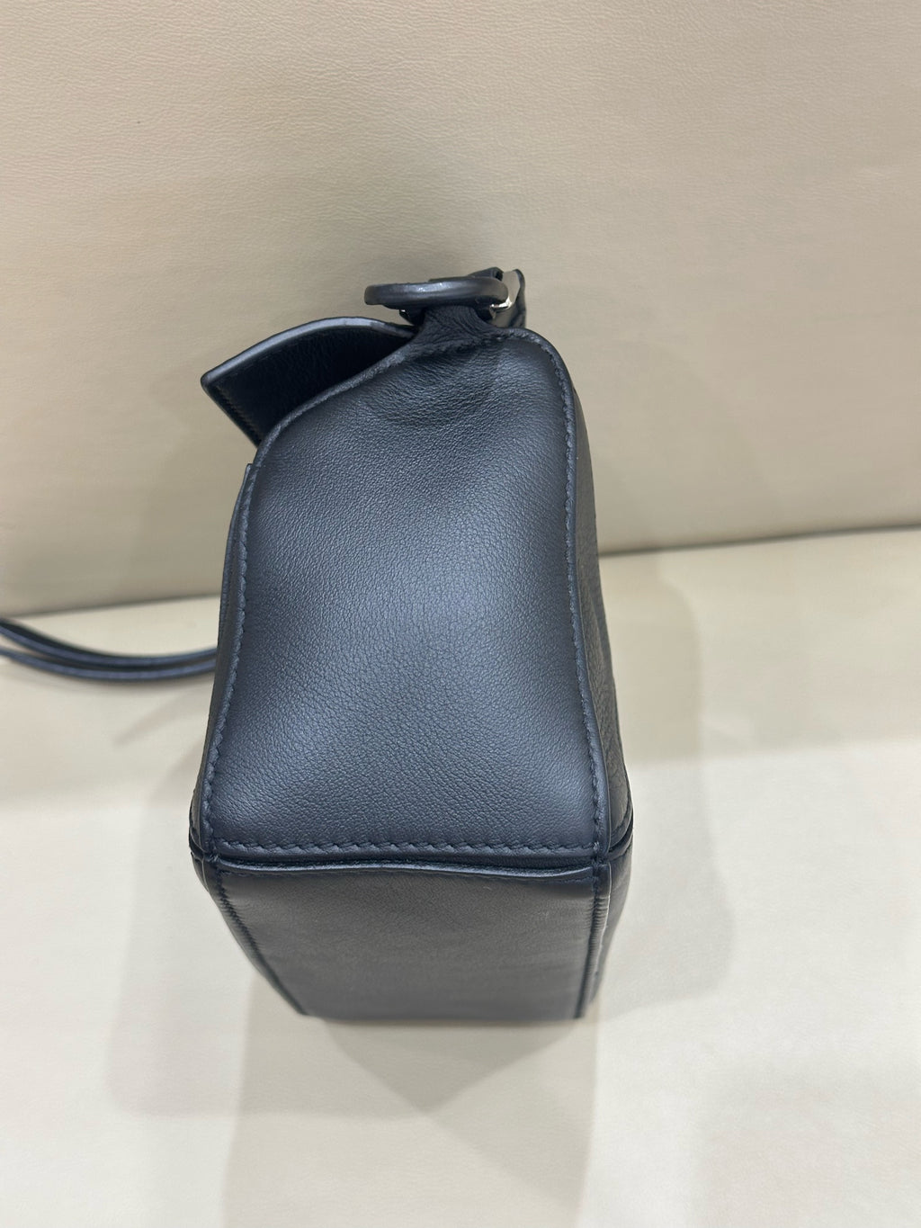 Loewe Handbag Black 180×125×80 mm (can accommodate an iPhone 13 Pro Max) 322.30.U95-1100