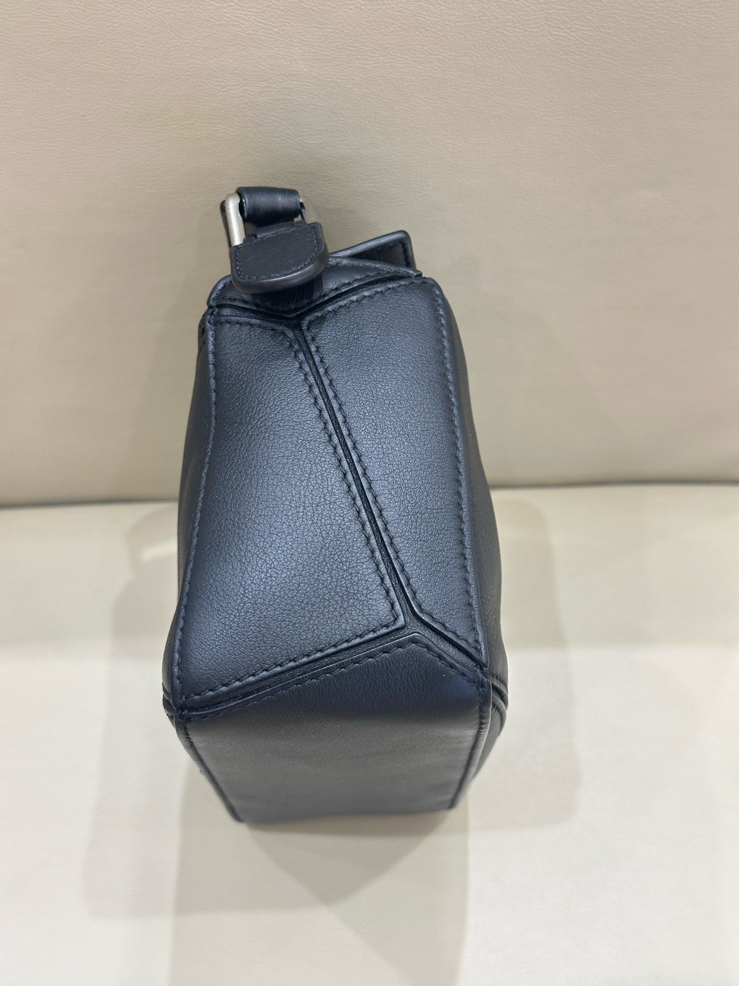 Loewe Handbag Black 180×125×80 mm (can accommodate an iPhone 13 Pro Max) 322.30.U95-1100