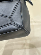 Loewe Handbag Black 180×125×80 mm (can accommodate an iPhone 13 Pro Max) 322.30.U95-1100