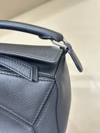 Loewe Handbag Black 180×125×80 mm (can accommodate an iPhone 13 Pro Max) 322.30.U95-1100