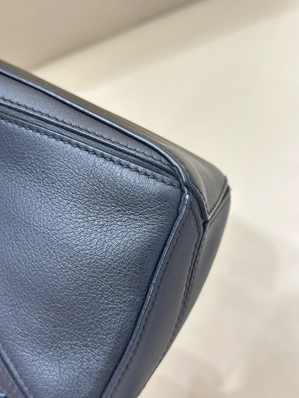 Loewe Handbag Black 180×125×80 mm (can accommodate an iPhone 13 Pro Max) 322.30.U95-1100