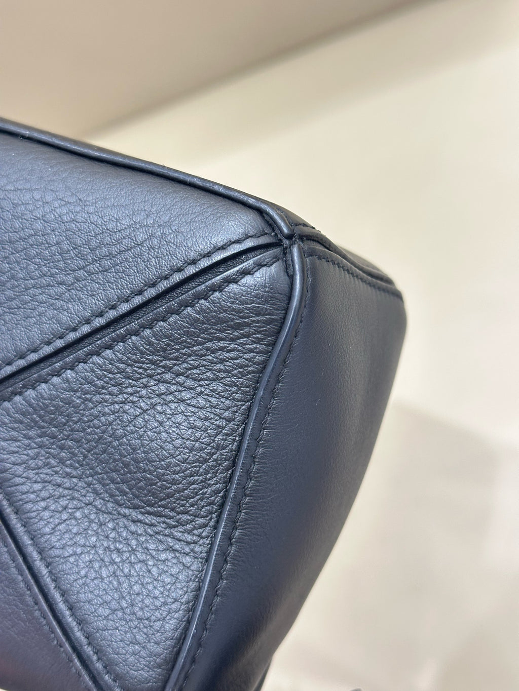 Loewe Handbag Black 180×125×80 mm (can accommodate an iPhone 13 Pro Max) 322.30.U95-1100