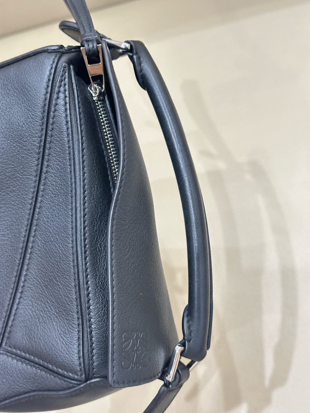Loewe Handbag Black 180×125×80 mm (can accommodate an iPhone 13 Pro Max) 322.30.U95-1100