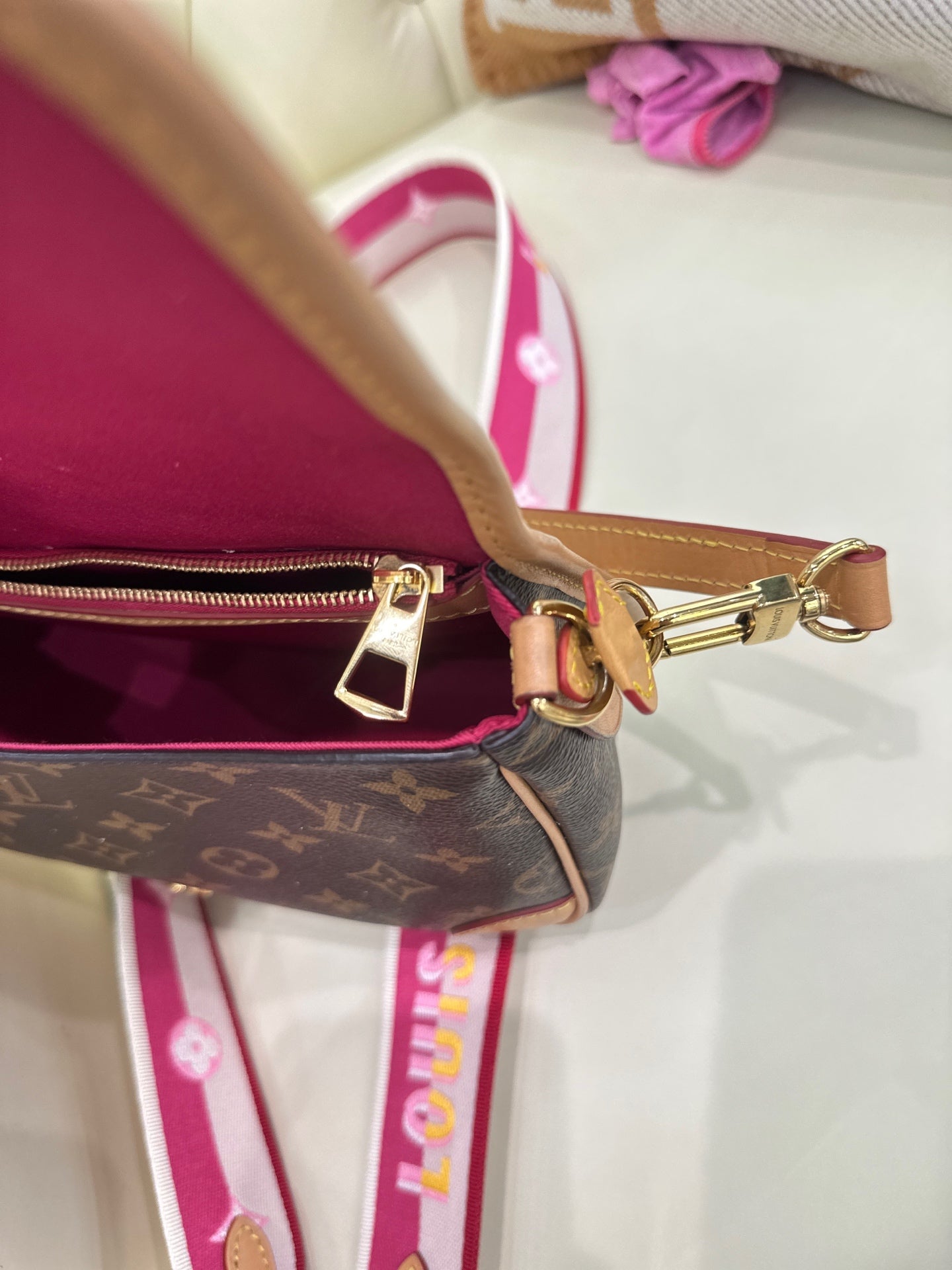 Louis Vuitton Diane 24*15*9 M46049