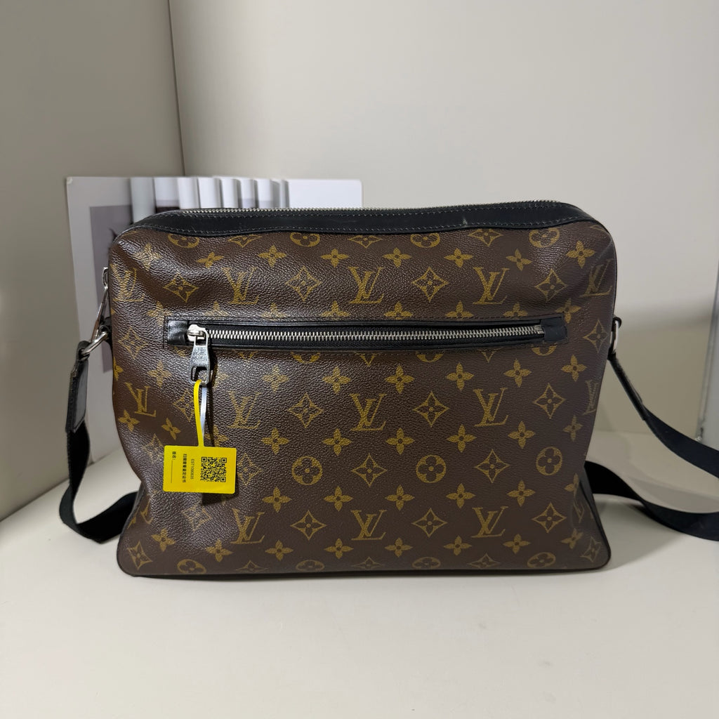 Louis Vuitton Messenger Bag