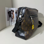 Louis Vuitton Messenger Bag