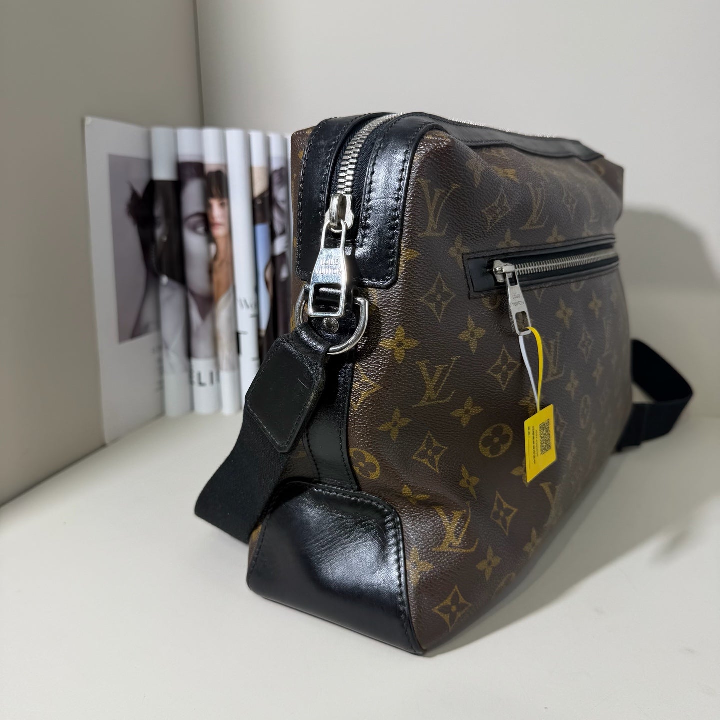 Louis Vuitton Messenger Bag