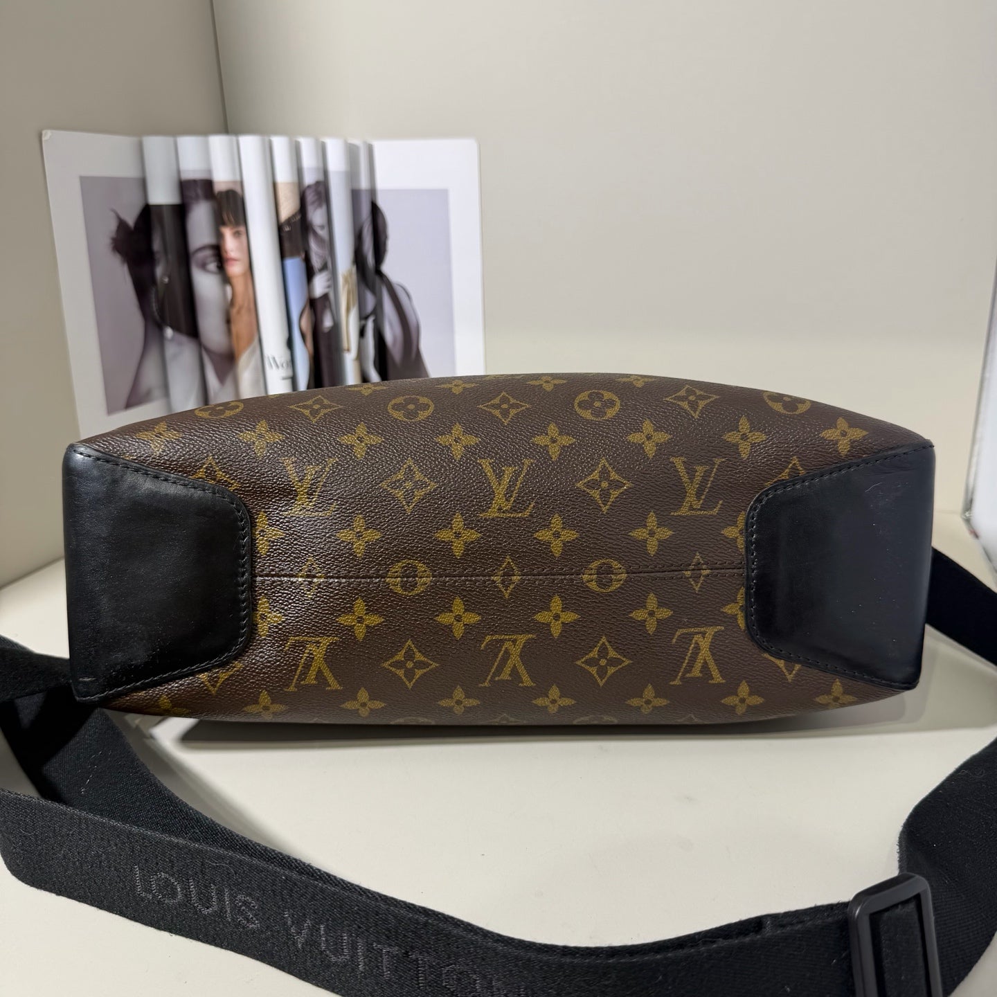 Louis Vuitton Messenger Bag