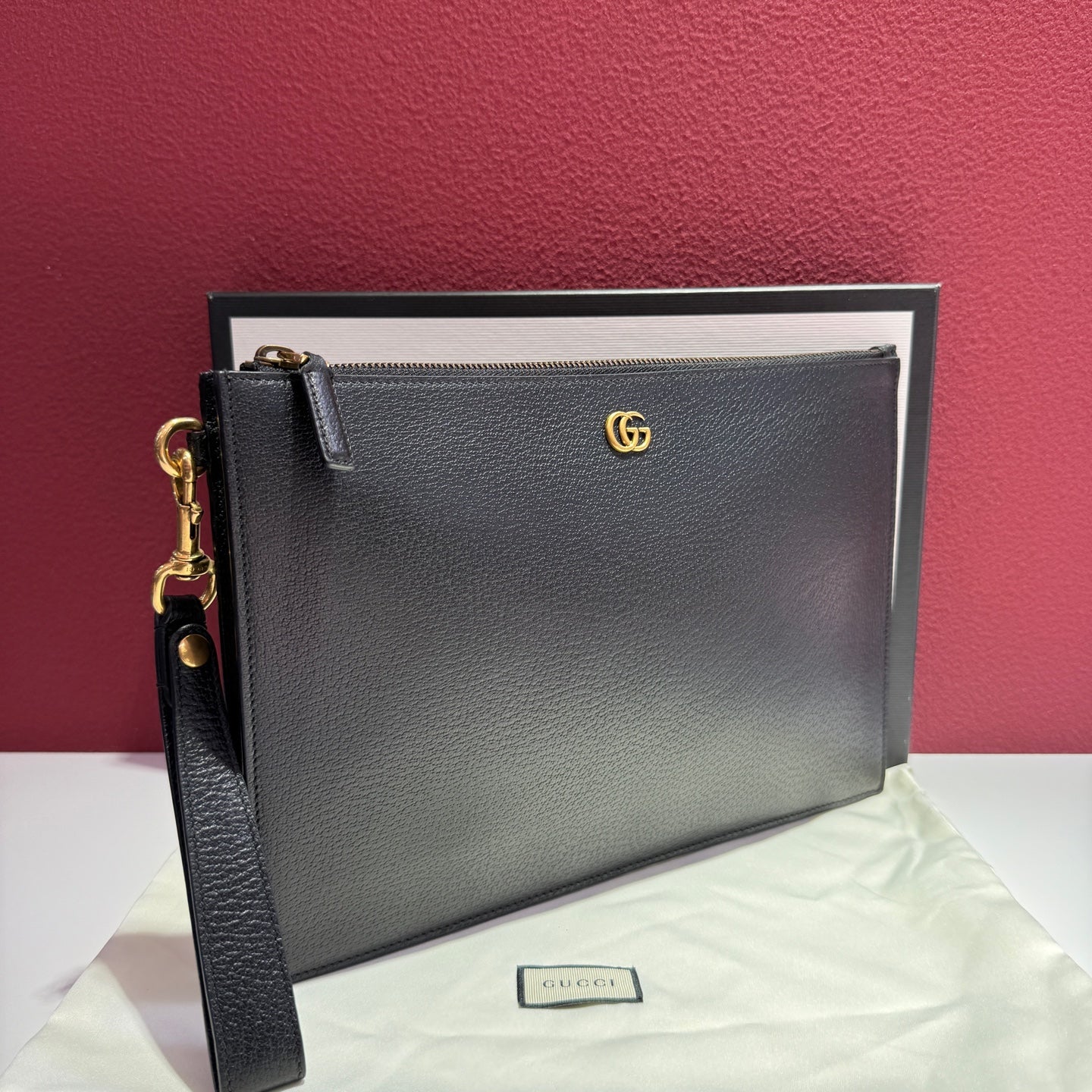 Gucci GG Marmont Collection Leather Black Clutch 30.5 cm (width) x 21 cm (height) x 1.5 cm (depth) 475317 DJ20T 1000