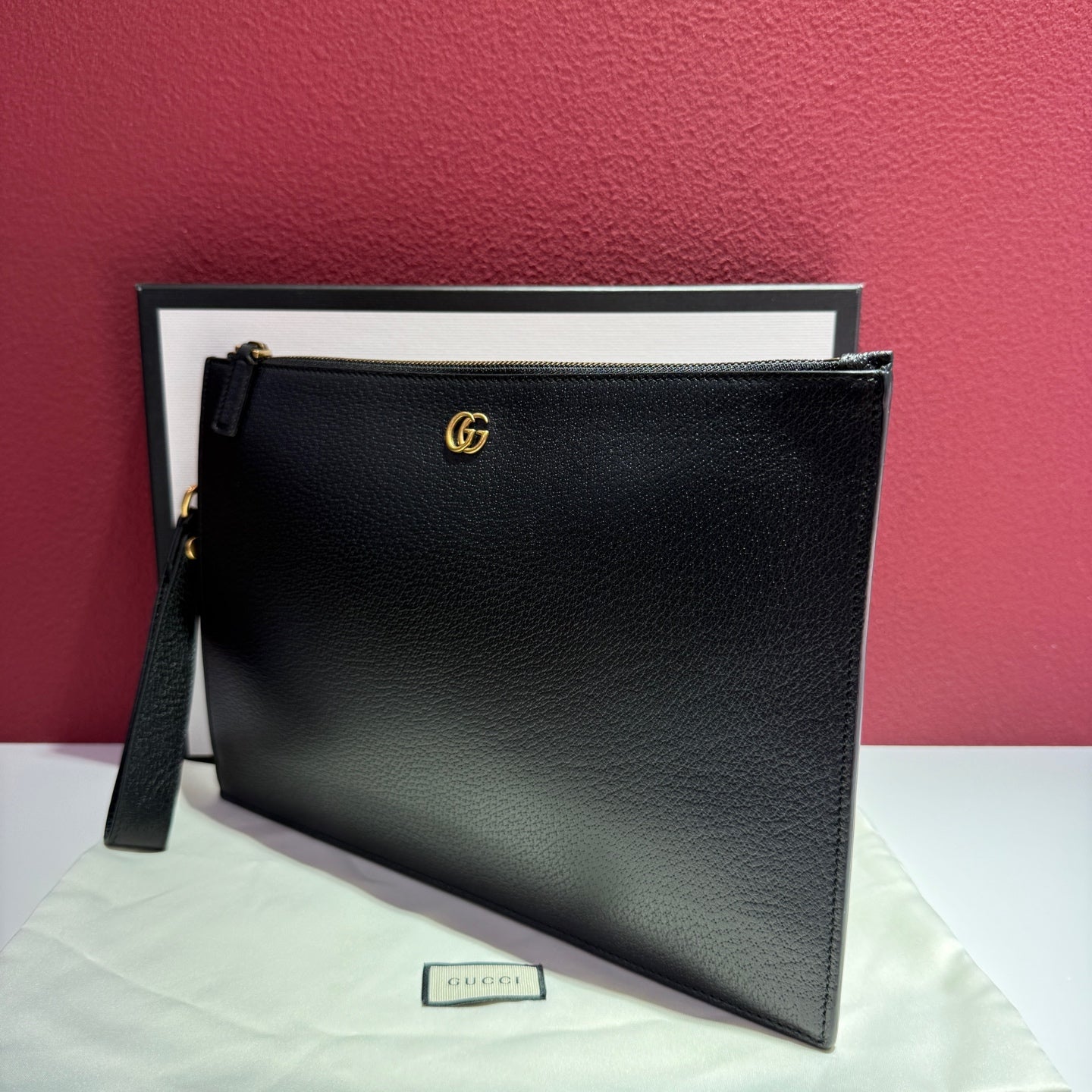 Gucci GG Marmont Collection Leather Black Clutch 30.5 cm (width) x 21 cm (height) x 1.5 cm (depth) 475317 DJ20T 1000