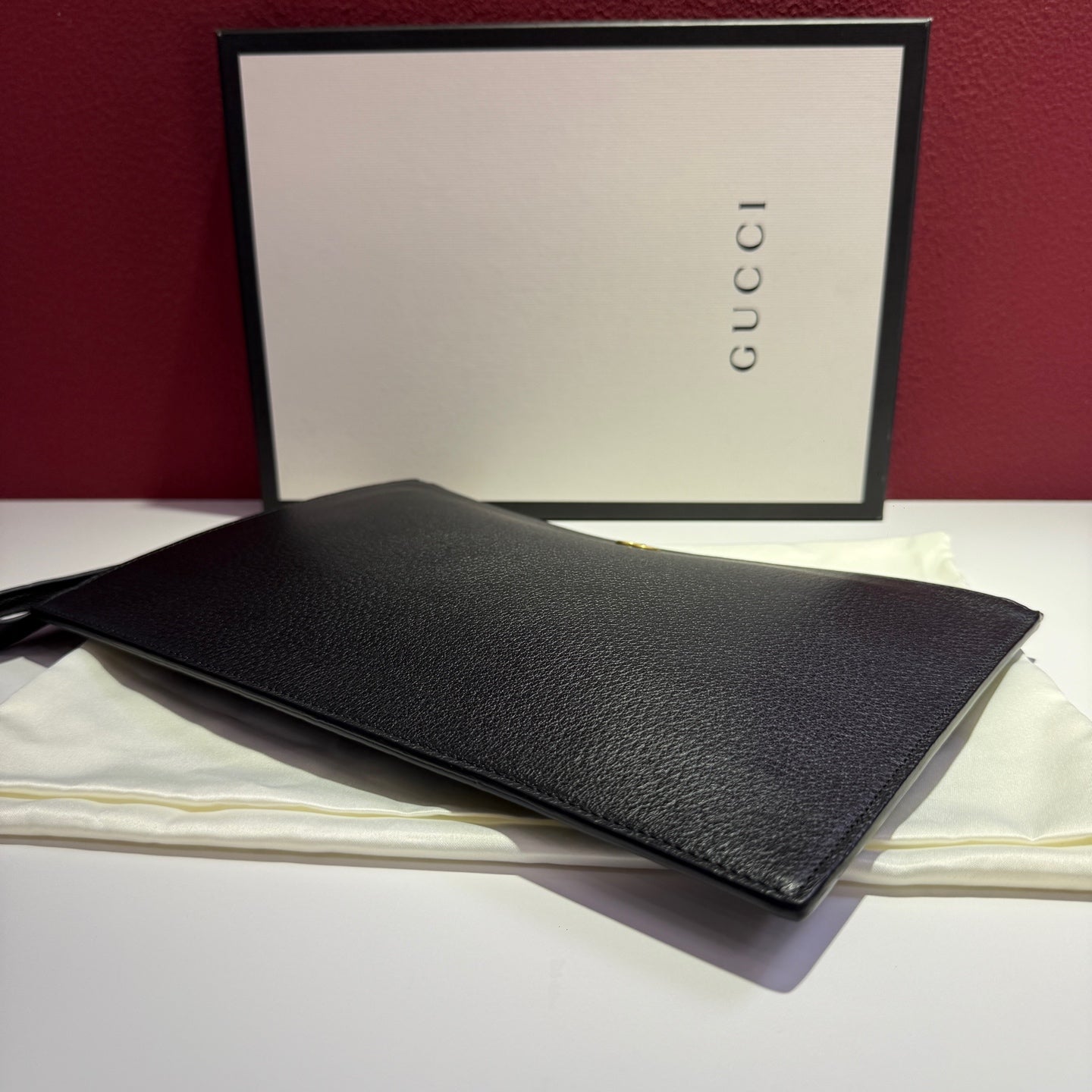 Gucci GG Marmont Collection Leather Black Clutch 30.5 cm (width) x 21 cm (height) x 1.5 cm (depth) 475317 DJ20T 1000