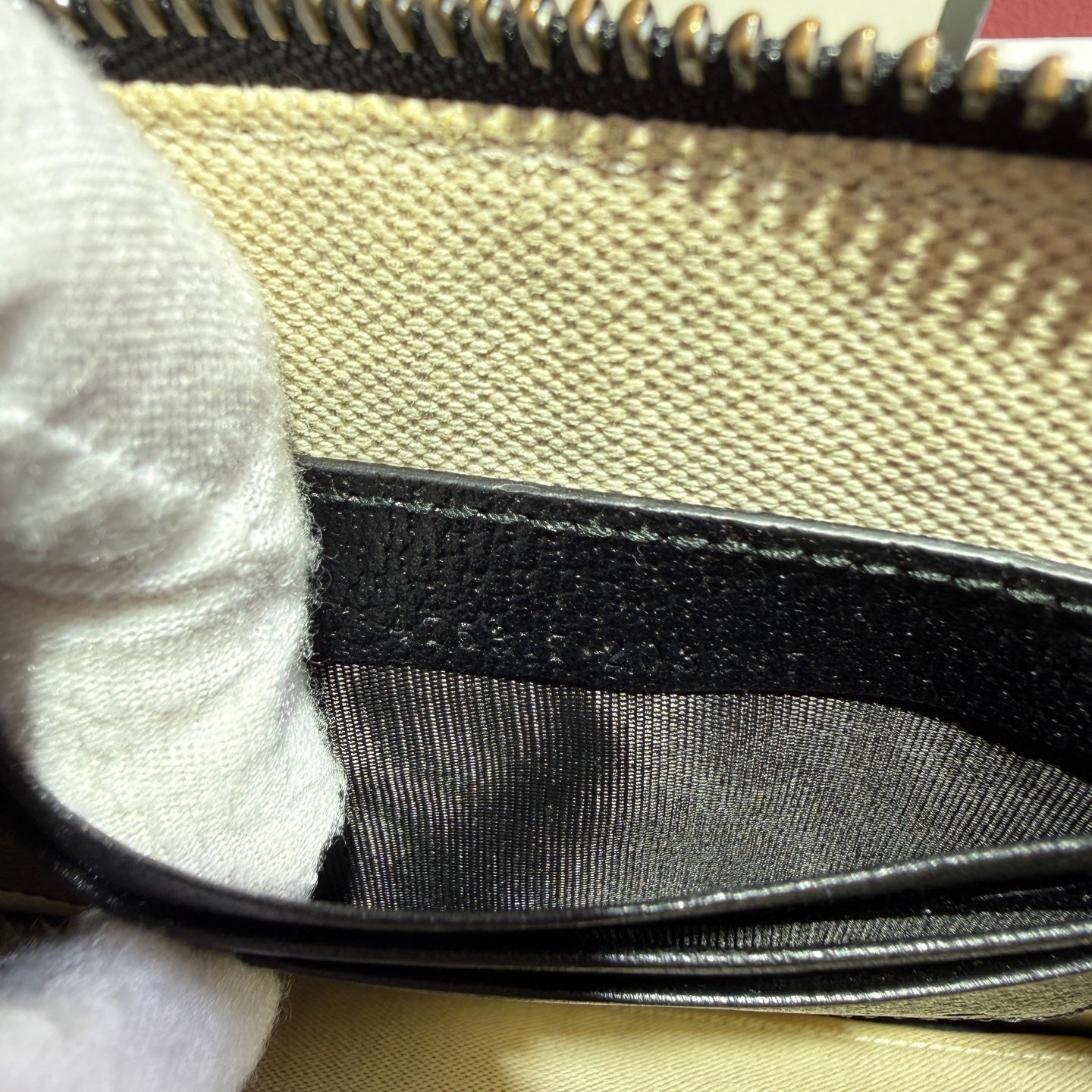 Gucci GG Marmont Collection Leather Black Clutch 30.5 cm (width) x 21 cm (height) x 1.5 cm (depth) 475317 DJ20T 1000