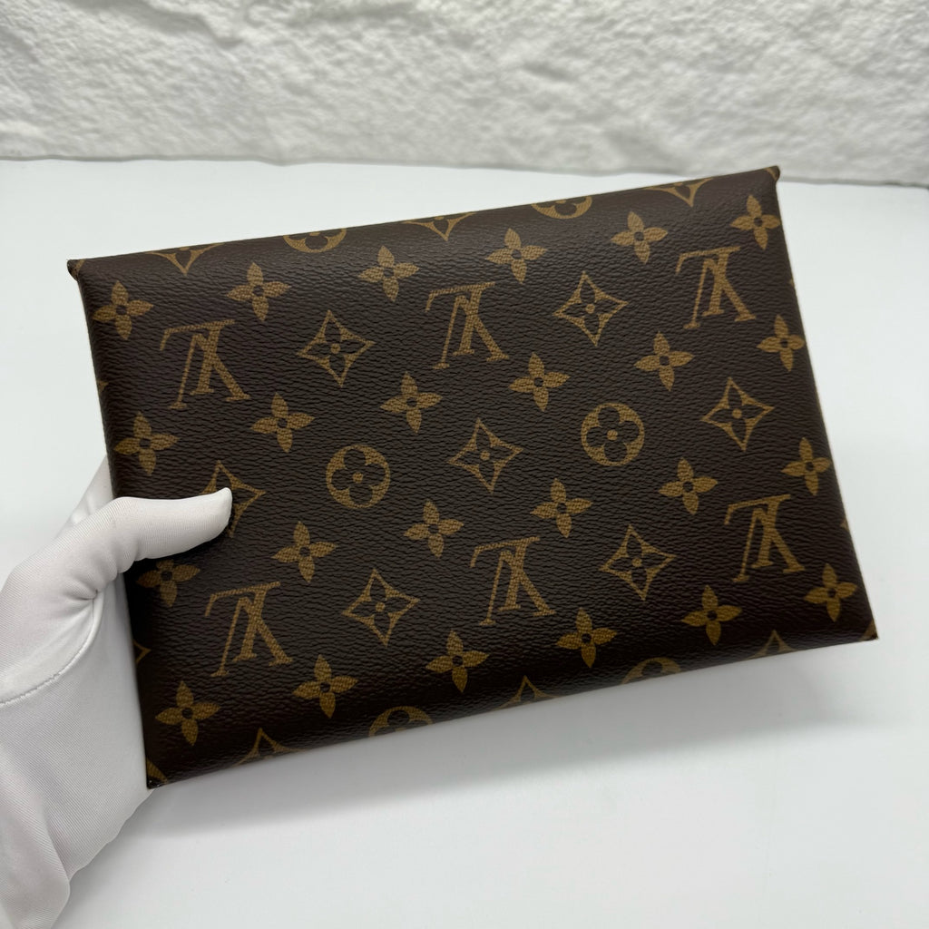 Louis Vuitton Clutch