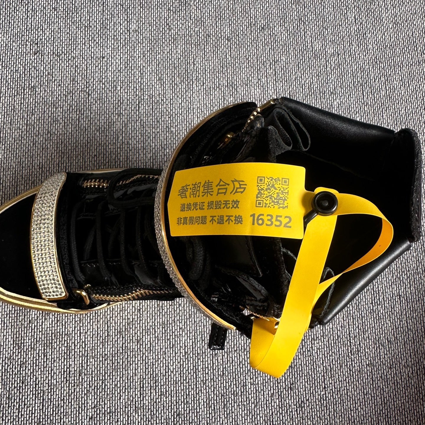 空白 Velvet Gold Skate shoes