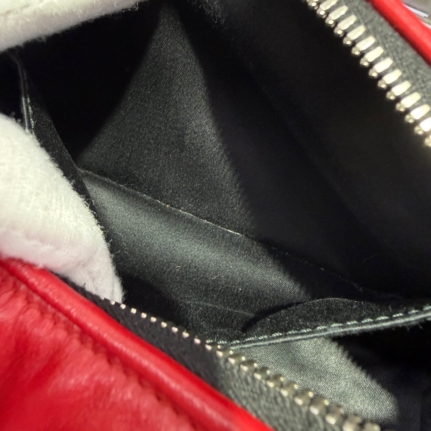 Miu Miu Red Crossbody TU 5BH152_2D3V_F068Z
