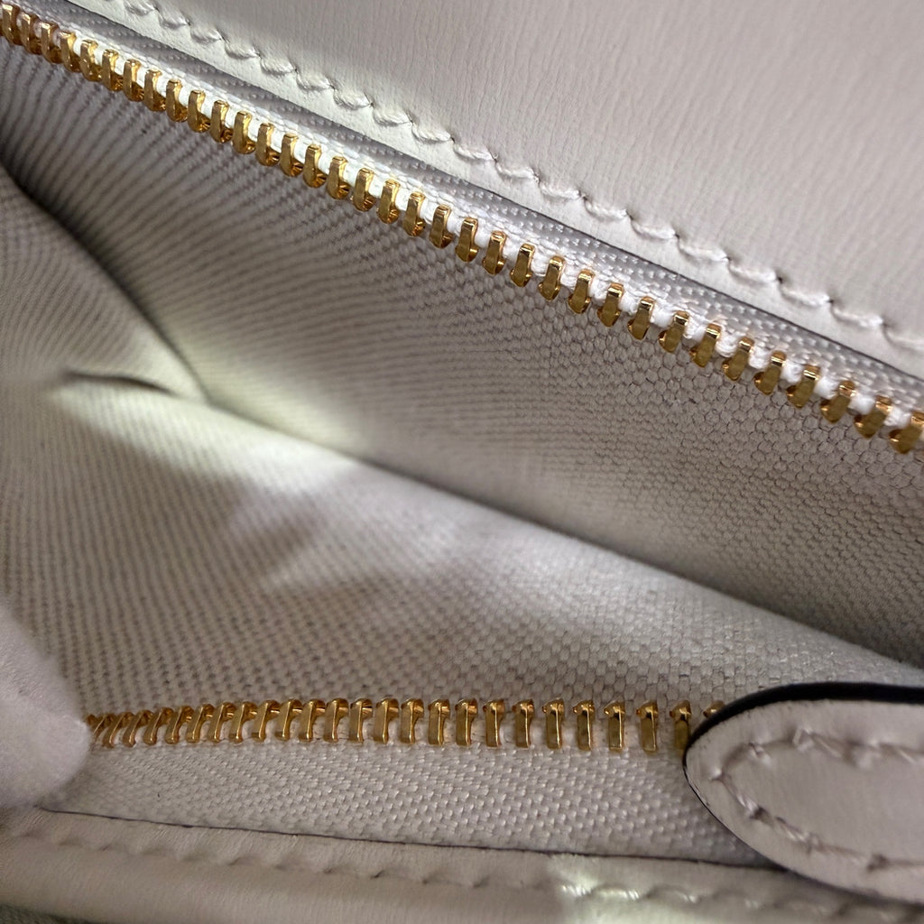 Gucci Gucci Bamboo 1947 Collection Small Bamboo-Handle Handbag White Crossbody 22 cm (width) x 14 cm (height) x 7 cm (depth) 863165AAGDM9250