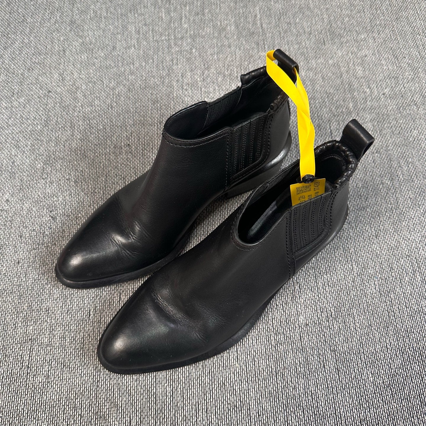 空白 Black Ankle boots