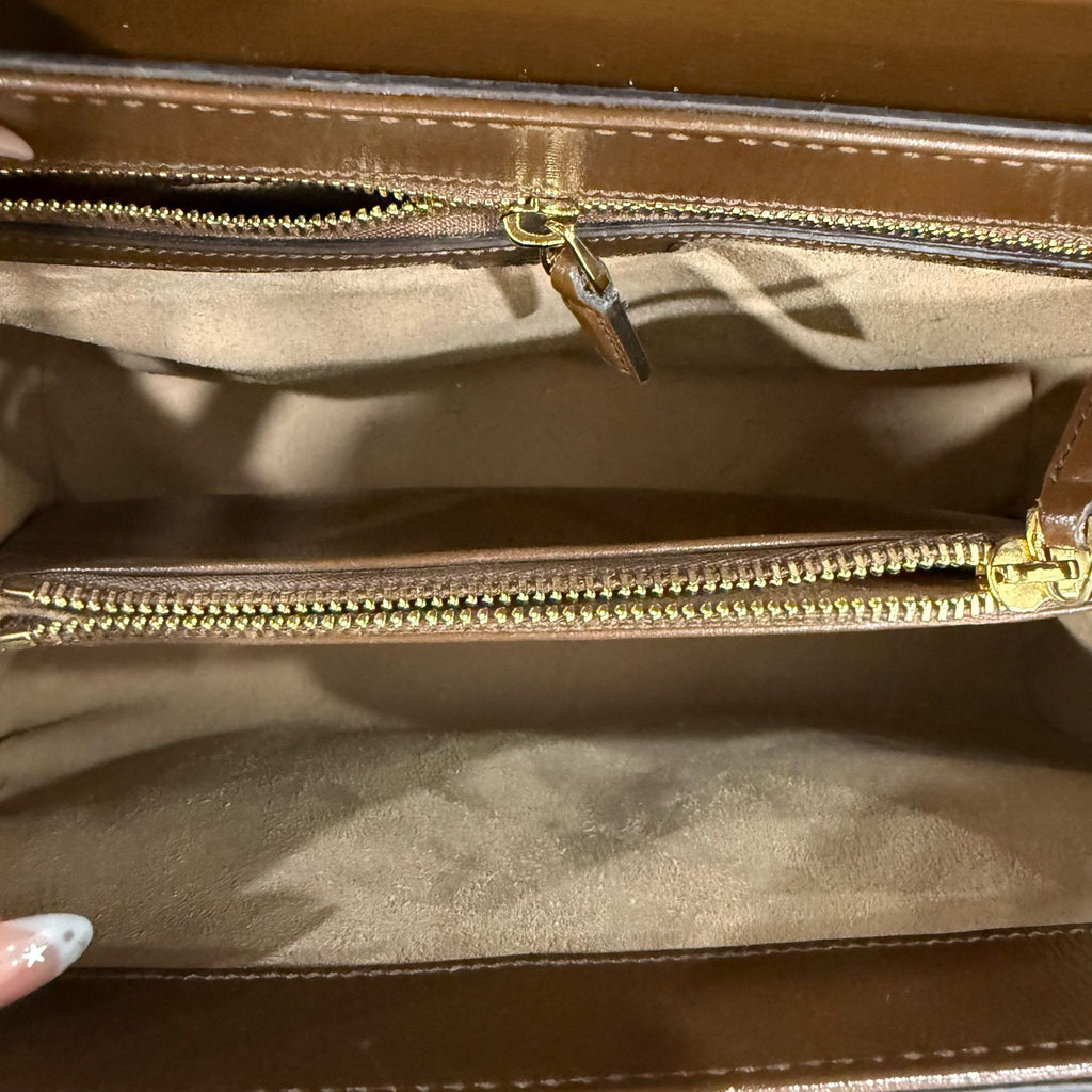 Gucci Gucci Horsebit 1955 Collection 29 cm (width) x 20 cm (height) x 13 cm (depth) 702049 9AAAJ 8563