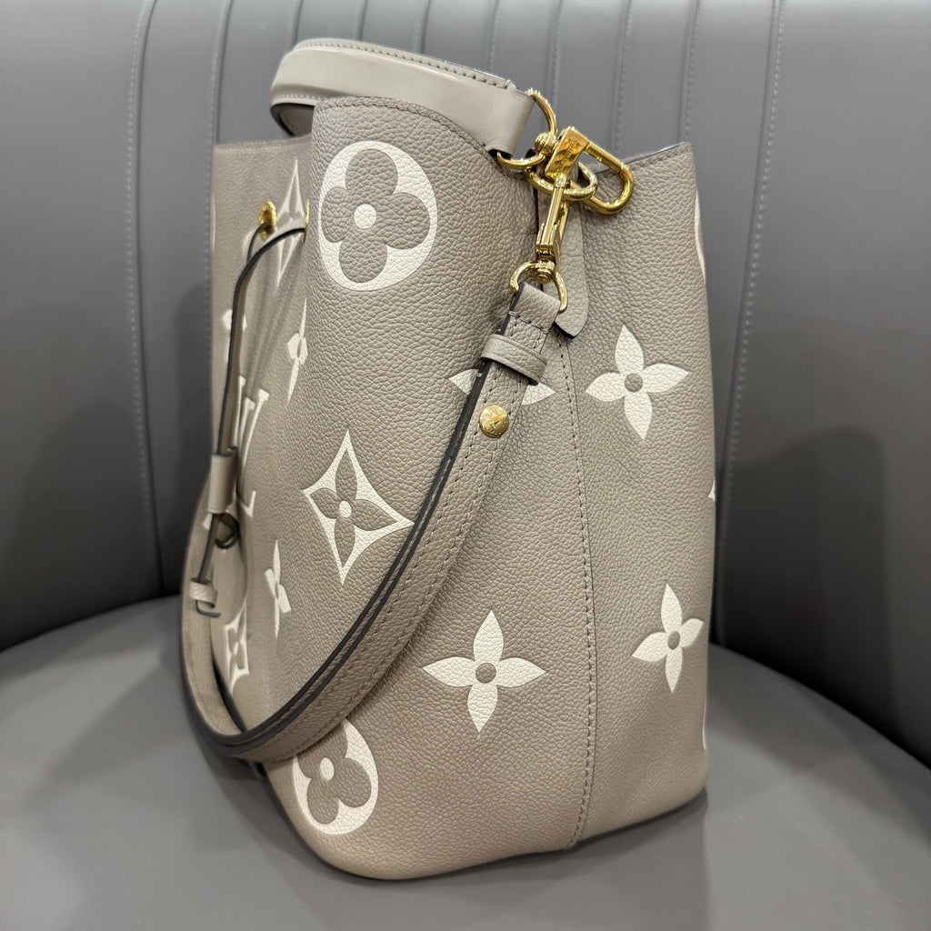 Louis Vuitton NÉONOÉ Medium-Sized Handbag 26 x 26 x 17.5 M45555