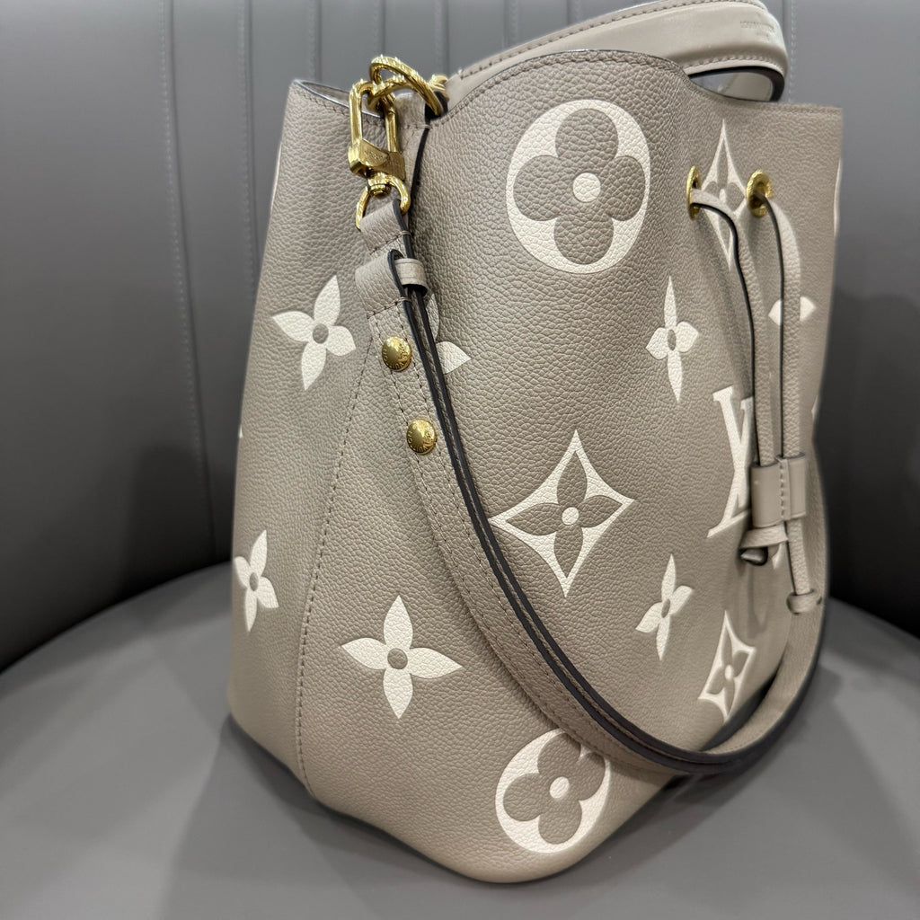 Louis Vuitton NÉONOÉ Medium-Sized Handbag 26 x 26 x 17.5 M45555