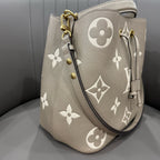 Louis Vuitton NÉONOÉ Medium-Sized Handbag 26 x 26 x 17.5 M45555