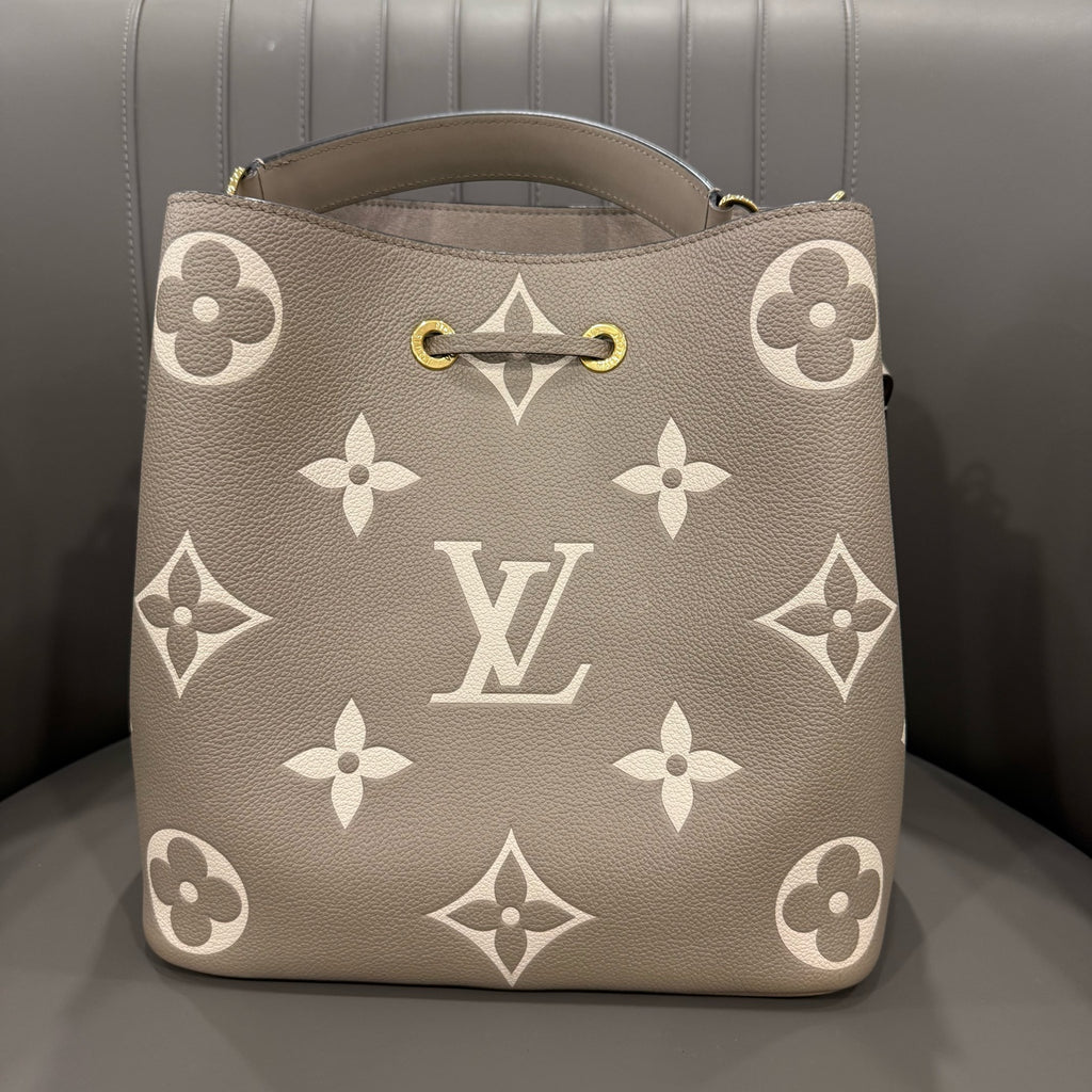 Louis Vuitton NÉONOÉ Medium-Sized Handbag 26 x 26 x 17.5 M45555