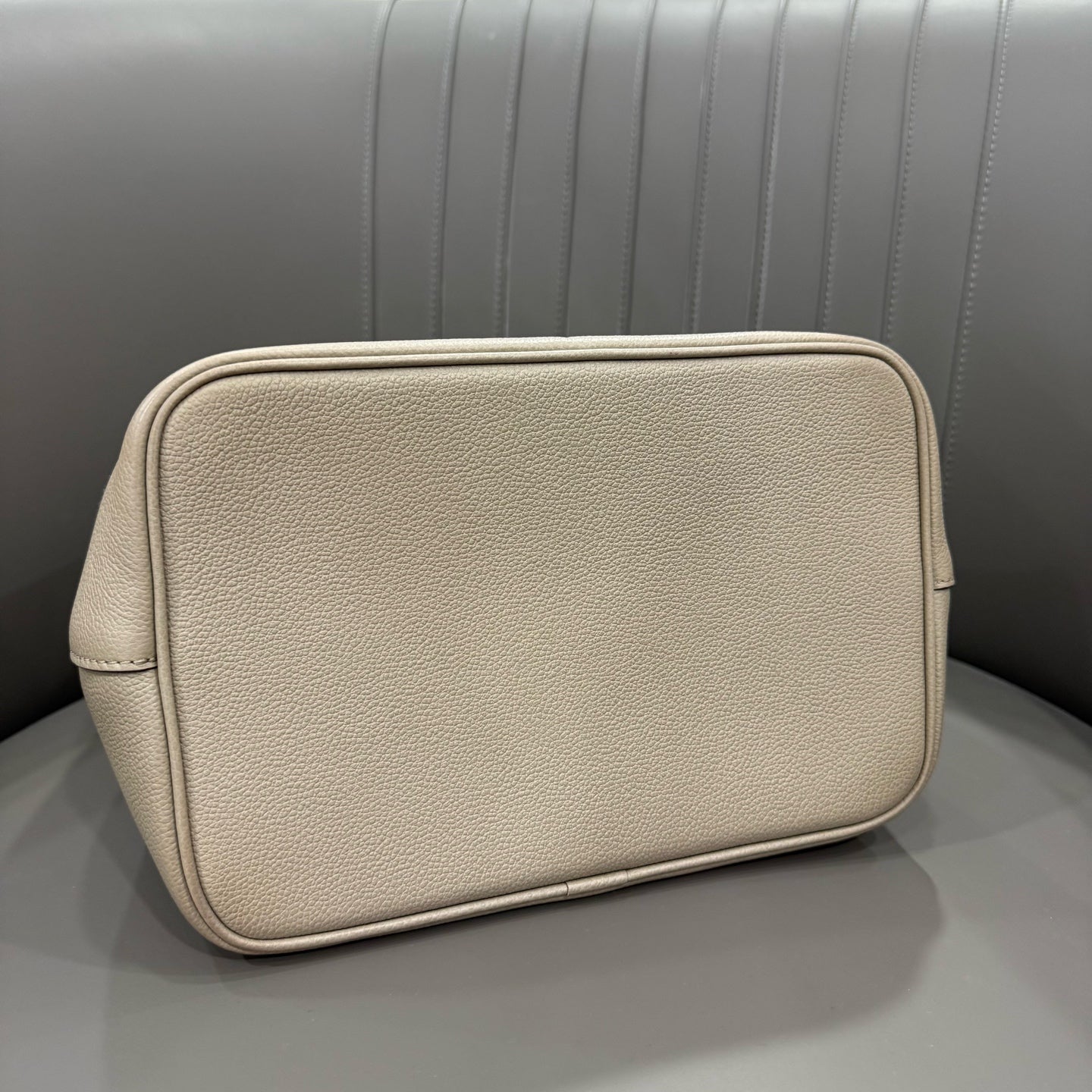 Louis Vuitton NÉONOÉ Medium-Sized Handbag 26 x 26 x 17.5 M45555