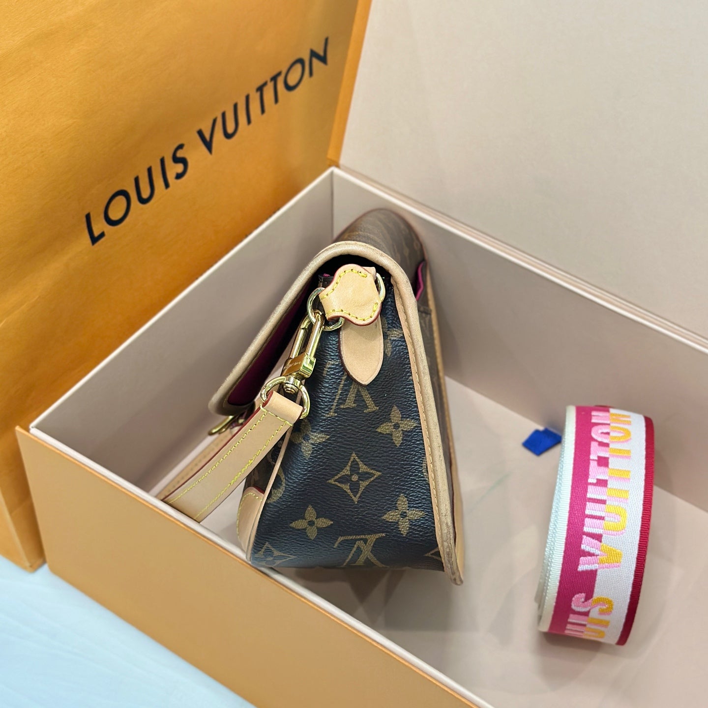 Louis Vuitton Diane 24*15*9 M46049