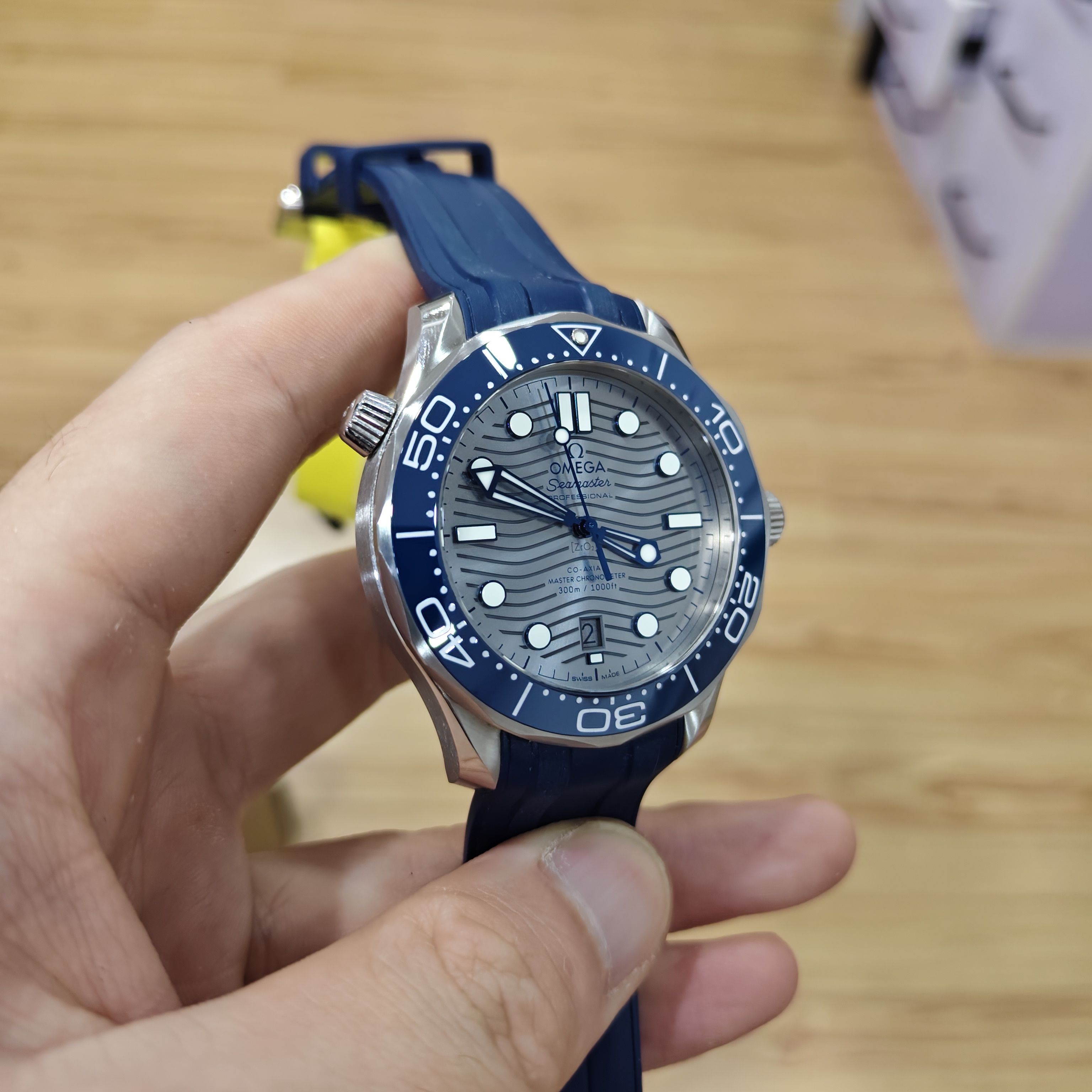 Omega Seahorse Series 42 210.32.42.20.06.001