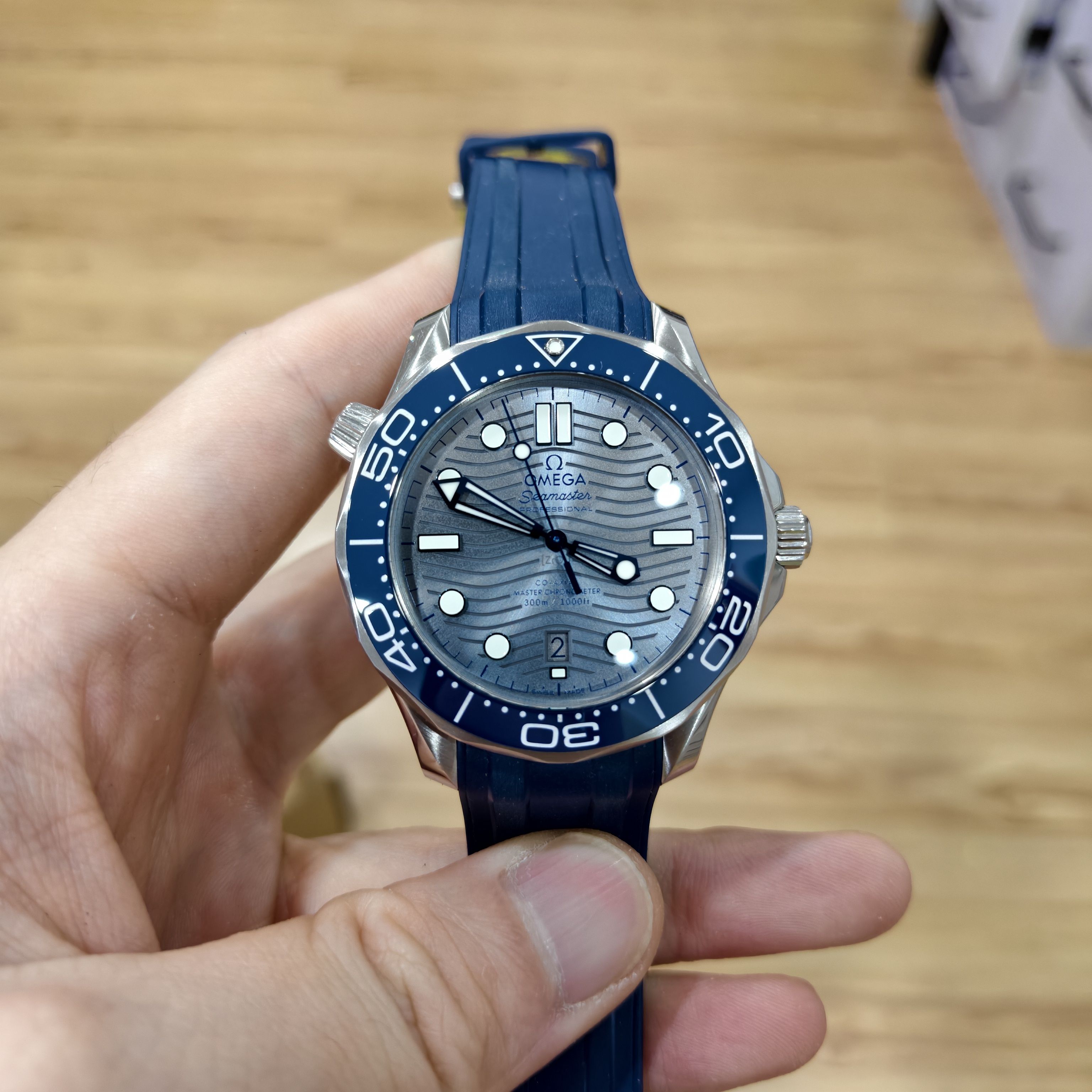 Omega Seahorse Series 42 210.32.42.20.06.001