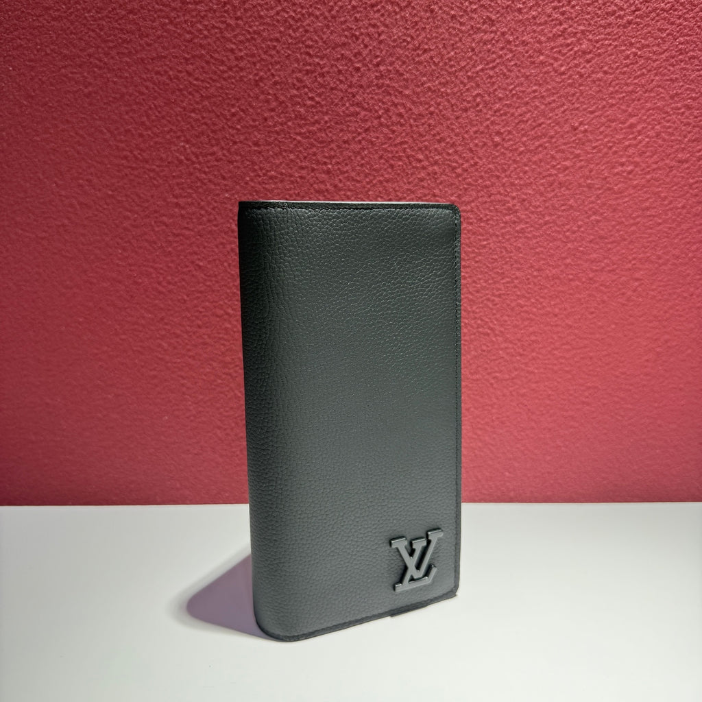 Louis Vuitton Clutch 10 x 19 x 2