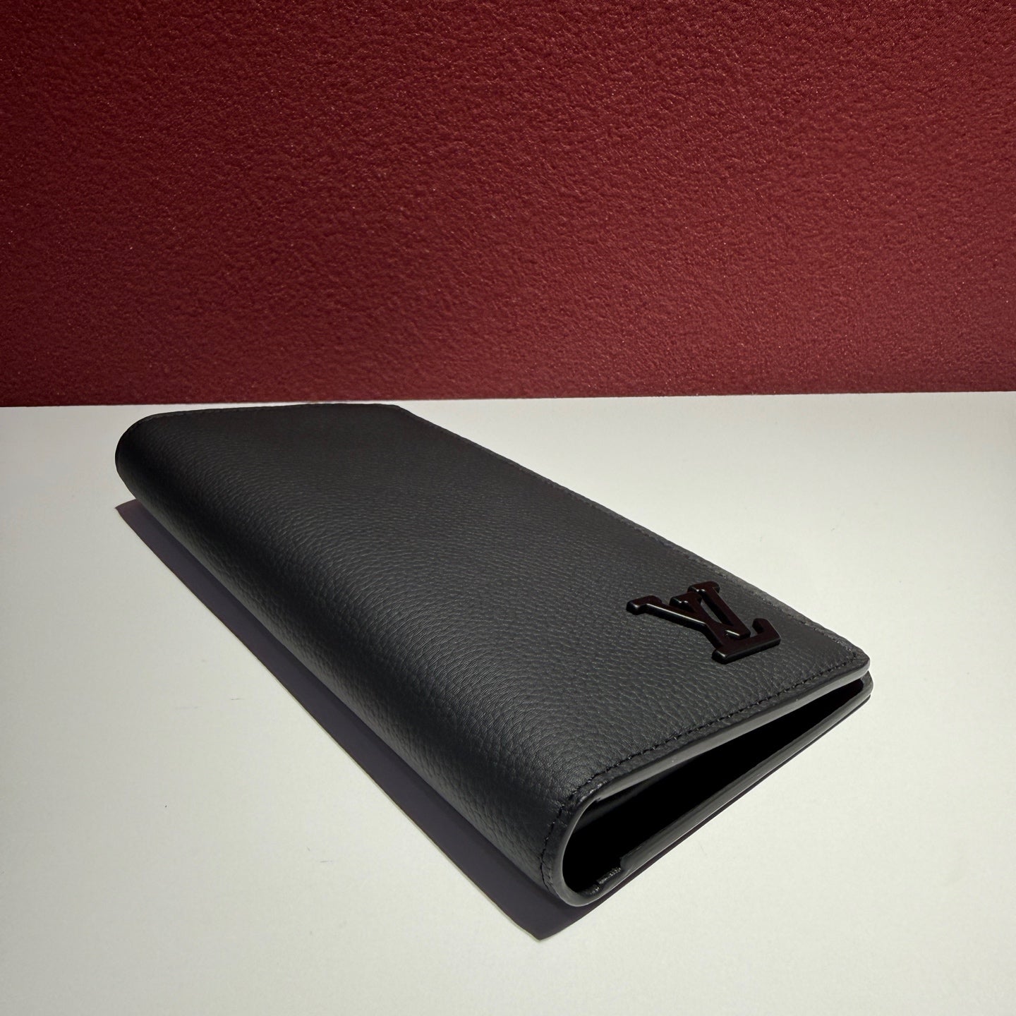 Louis Vuitton Clutch 10 x 19 x 2