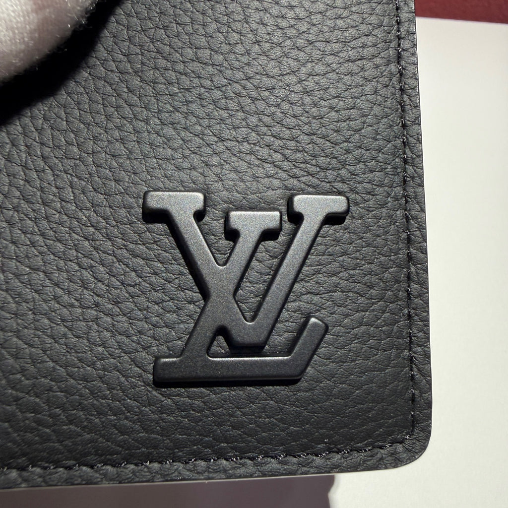 Louis Vuitton Clutch 10 x 19 x 2