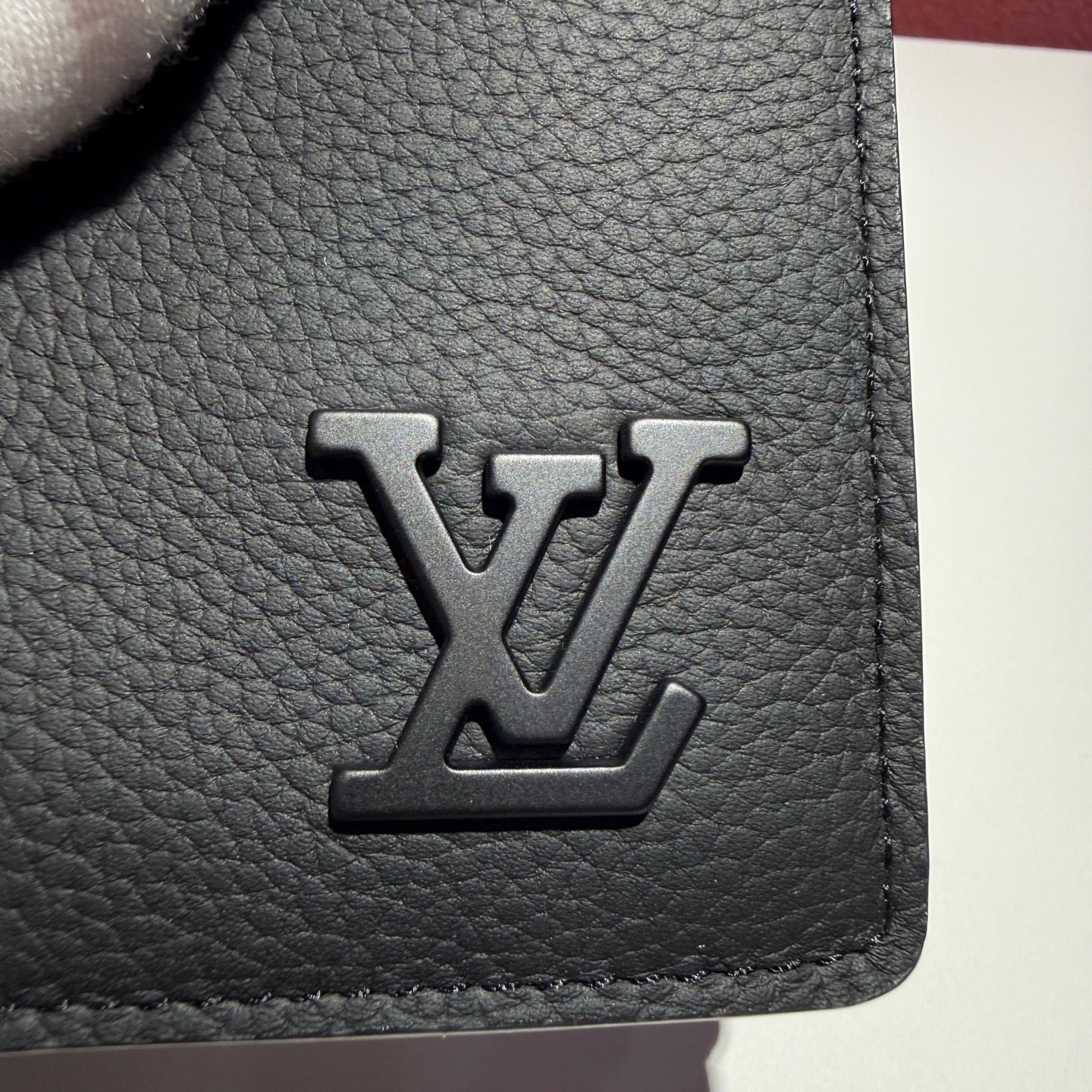 Louis Vuitton Clutch 10 x 19 x 2