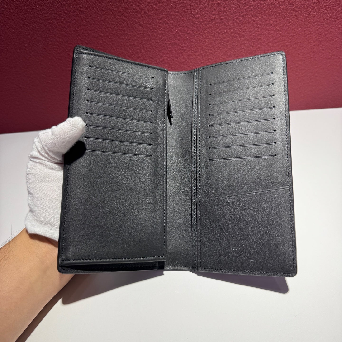Louis Vuitton Clutch 10 x 19 x 2