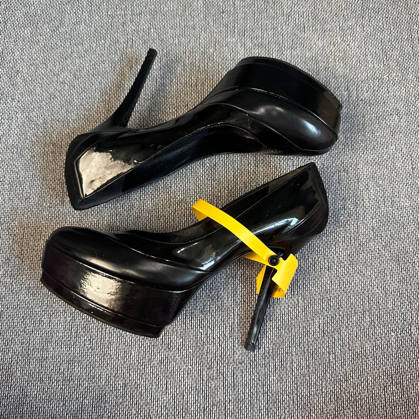Gucci Black Platform pumps