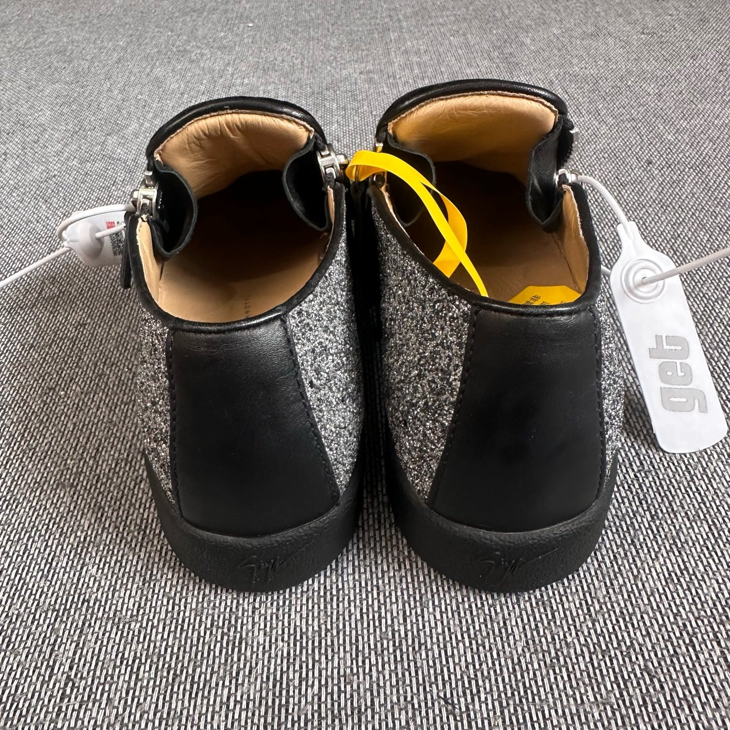 空白 Velvet Loafers