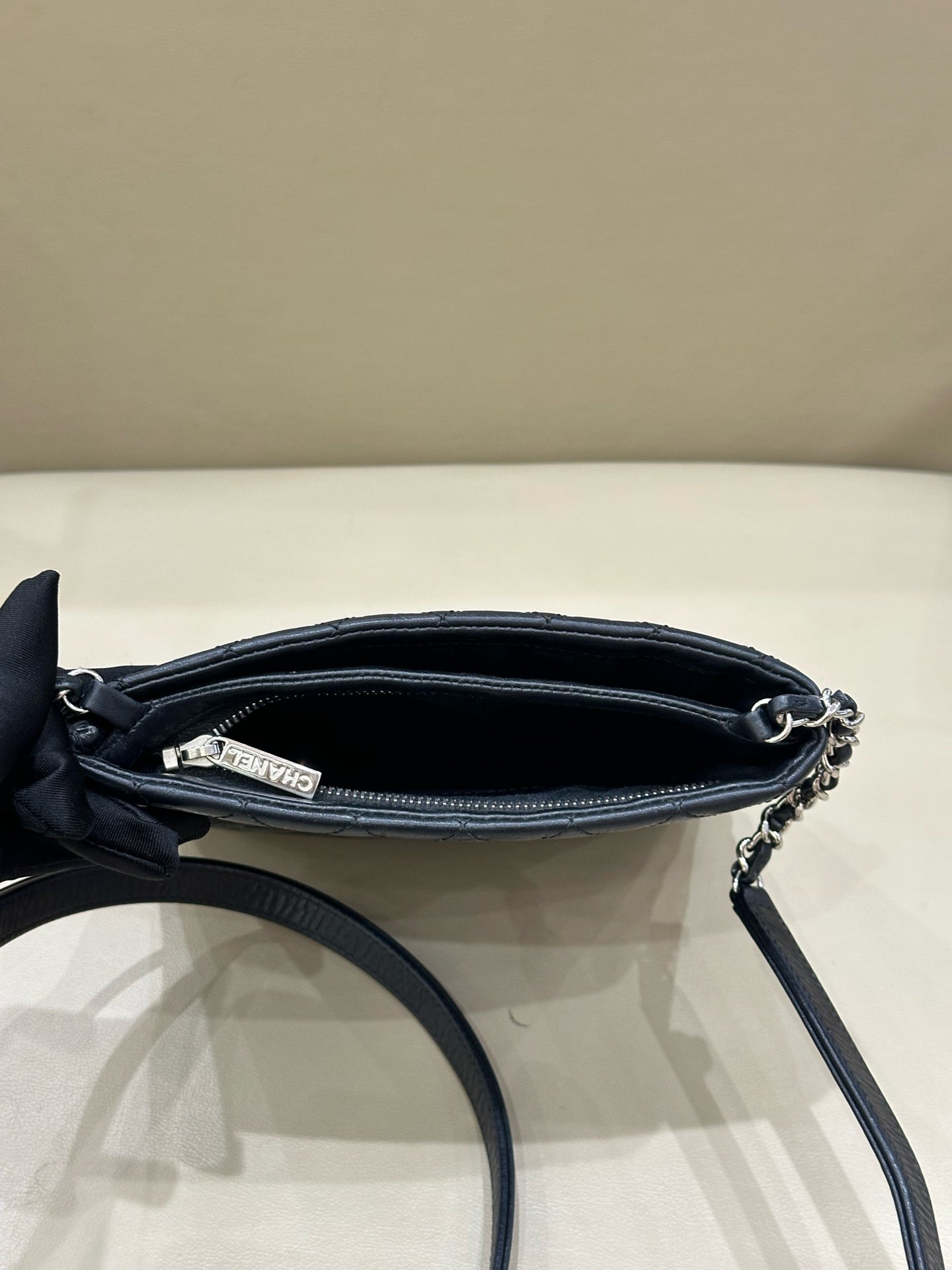 Chanel Messenger Bag 17.5*16.5