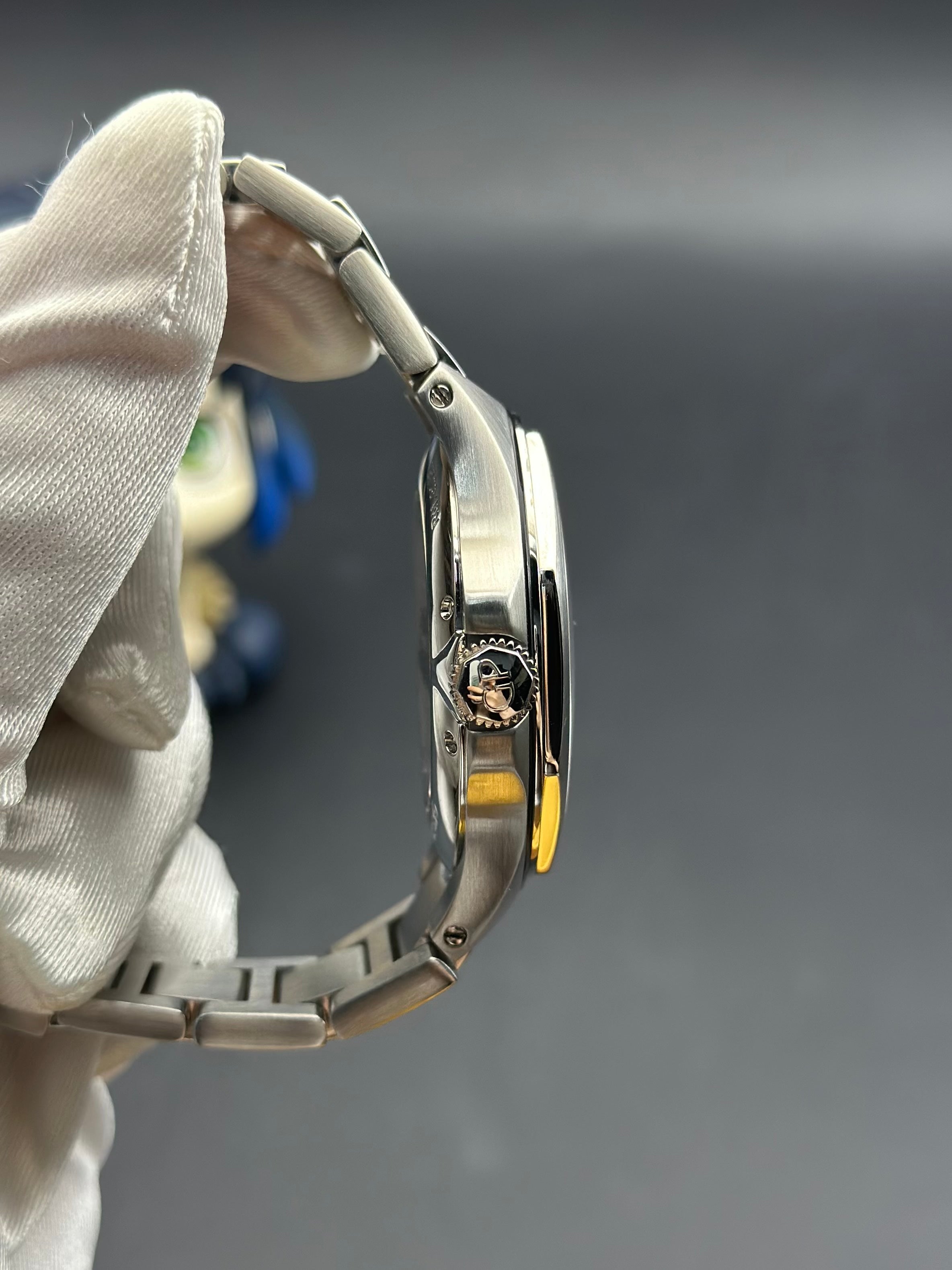 Girard-Perregaux Blue Automatic (self-winding) watch