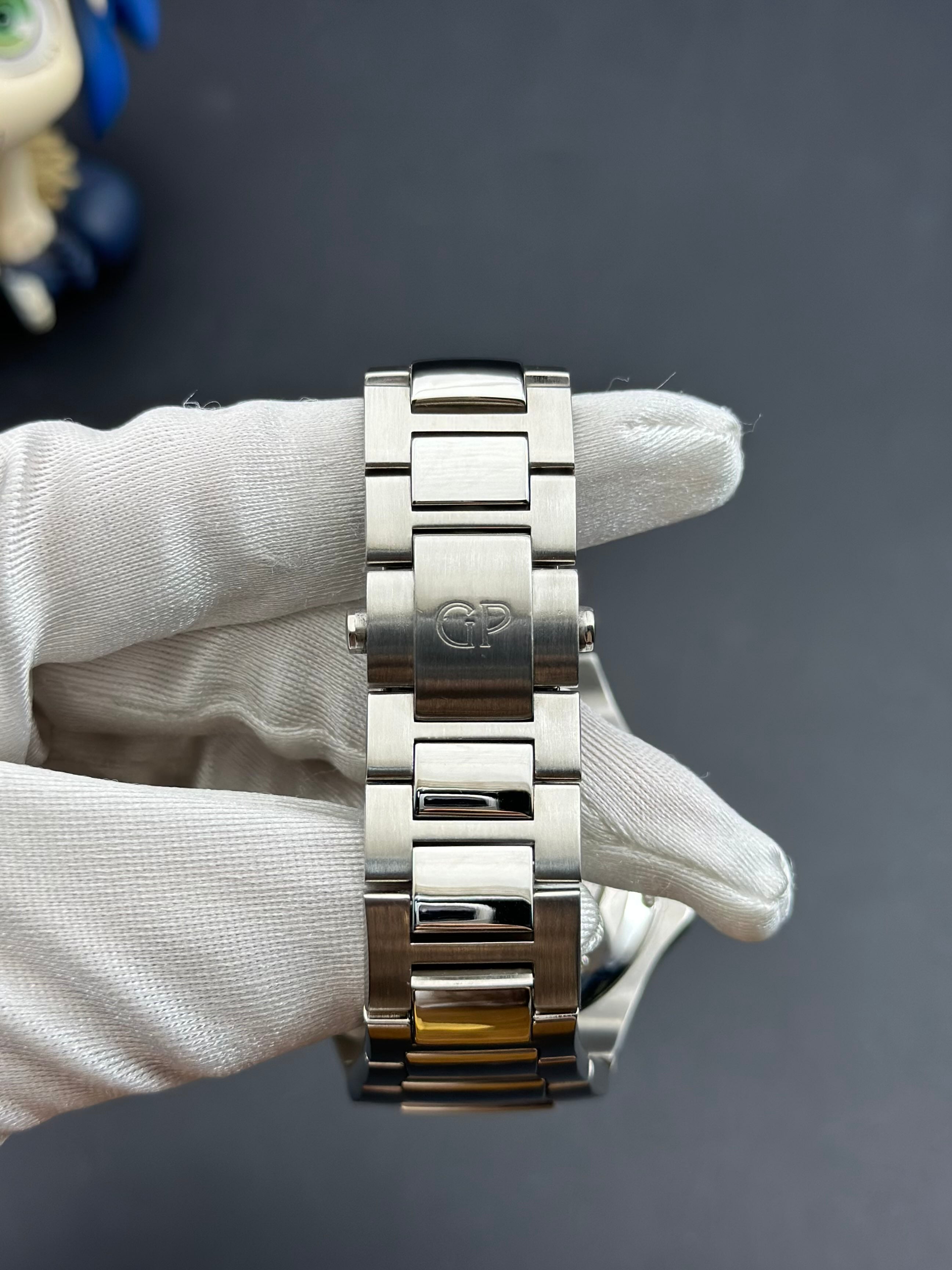 Girard-Perregaux Blue Automatic (self-winding) watch