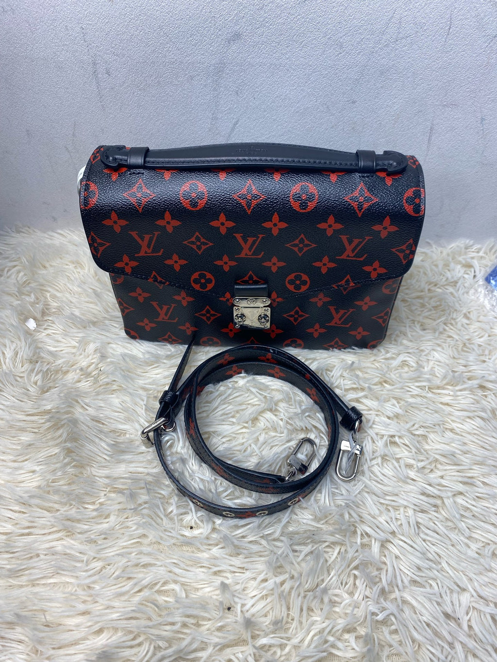 Louis Vuitton Messenger Bag
