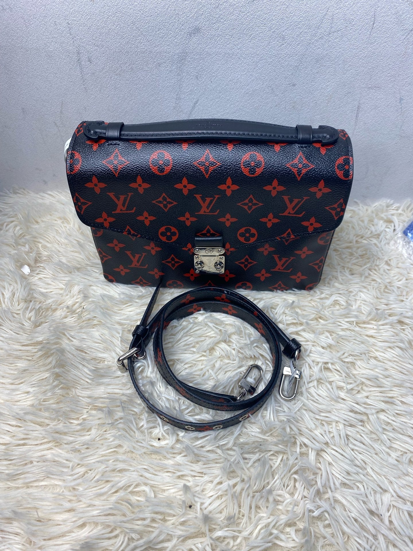 Louis Vuitton Messenger Bag