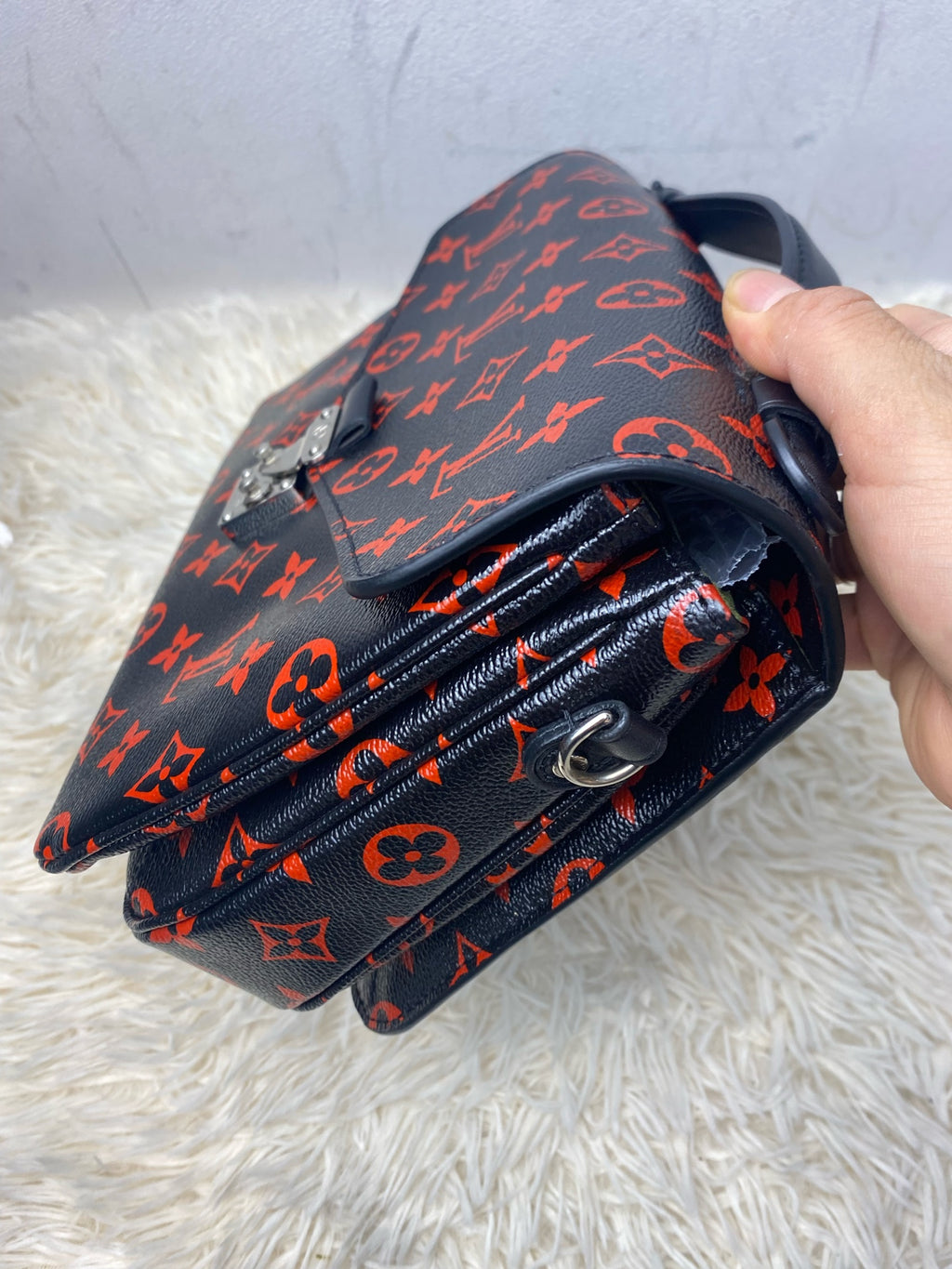 Louis Vuitton Messenger Bag