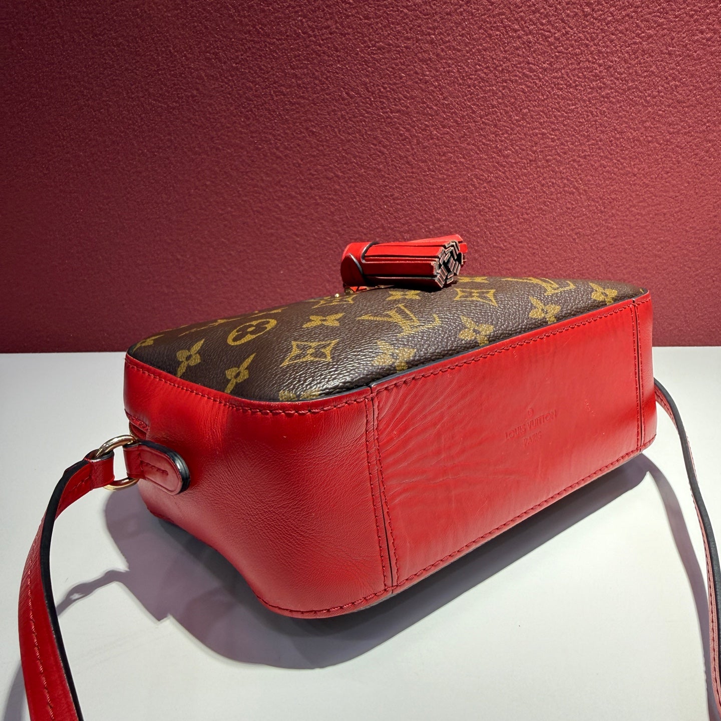 Louis Vuitton Crossbody M43556
