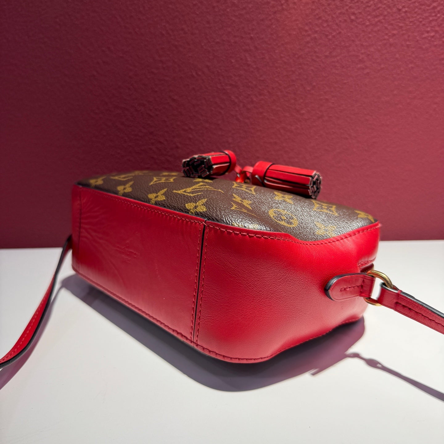 Louis Vuitton Crossbody M43556